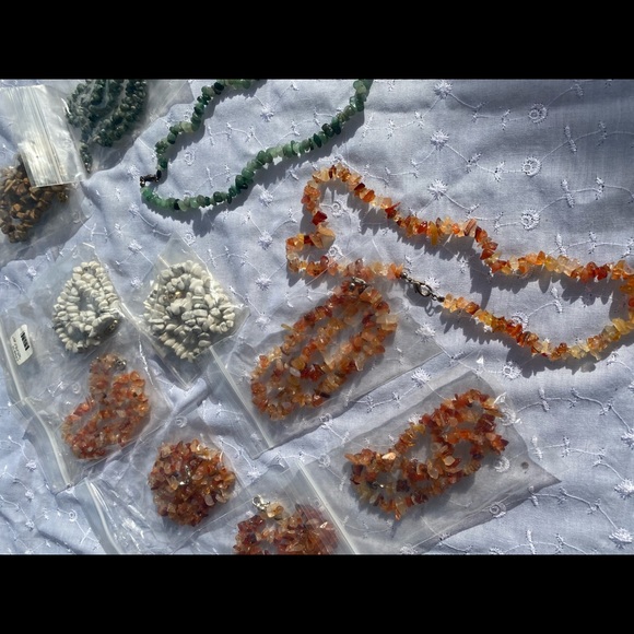 natural Howlite Chip twist-close necklace- 2 - Picture 5 of 8